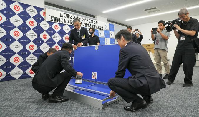 災害用トイレのデモンストレーションの様子